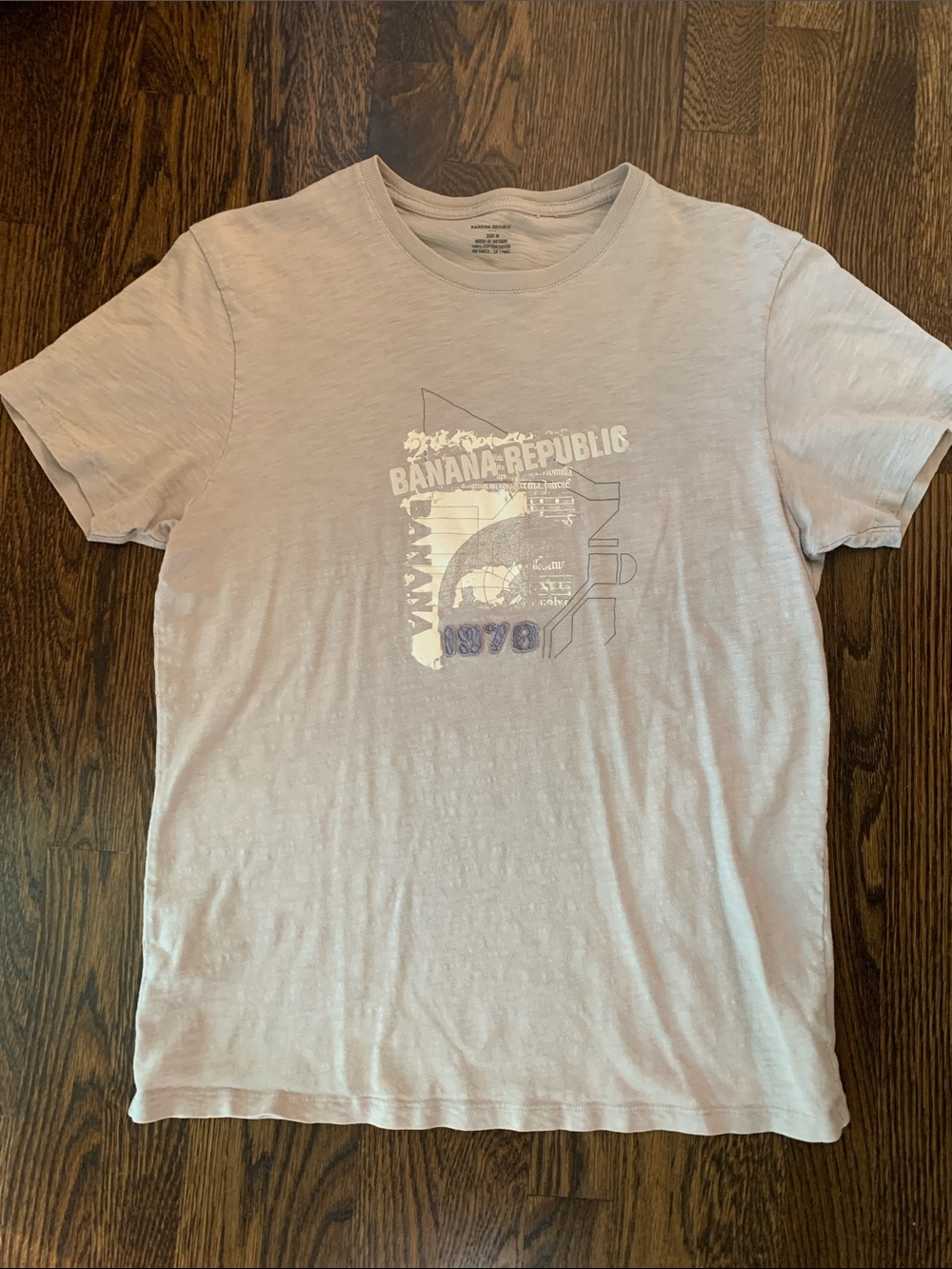 Banana Republic Men's Pale Beige Graphic Crew Tee